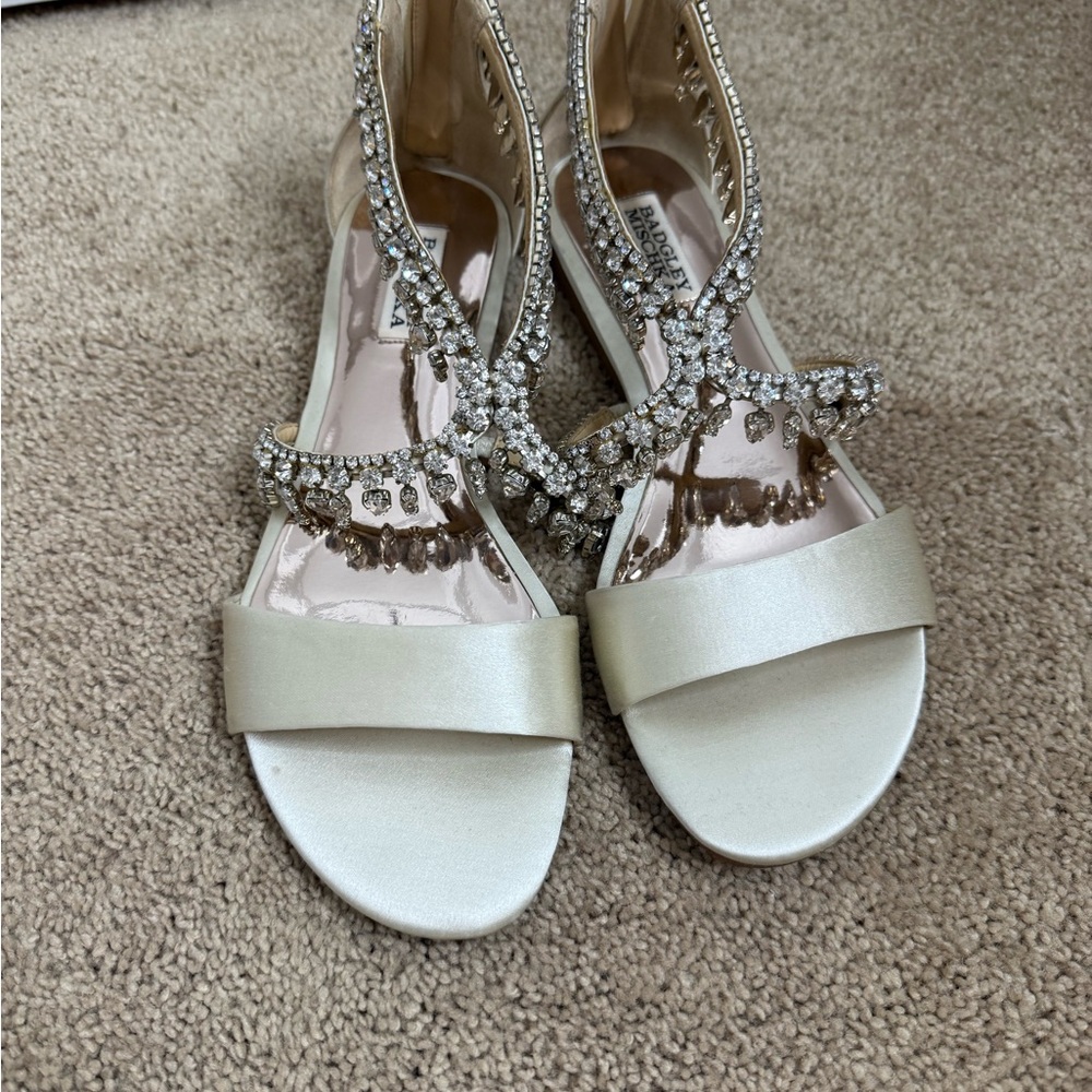 Badgley Mischka Crystal Embellished Ivory Satin Sandals Wedding Formal - Picture 4 of 12